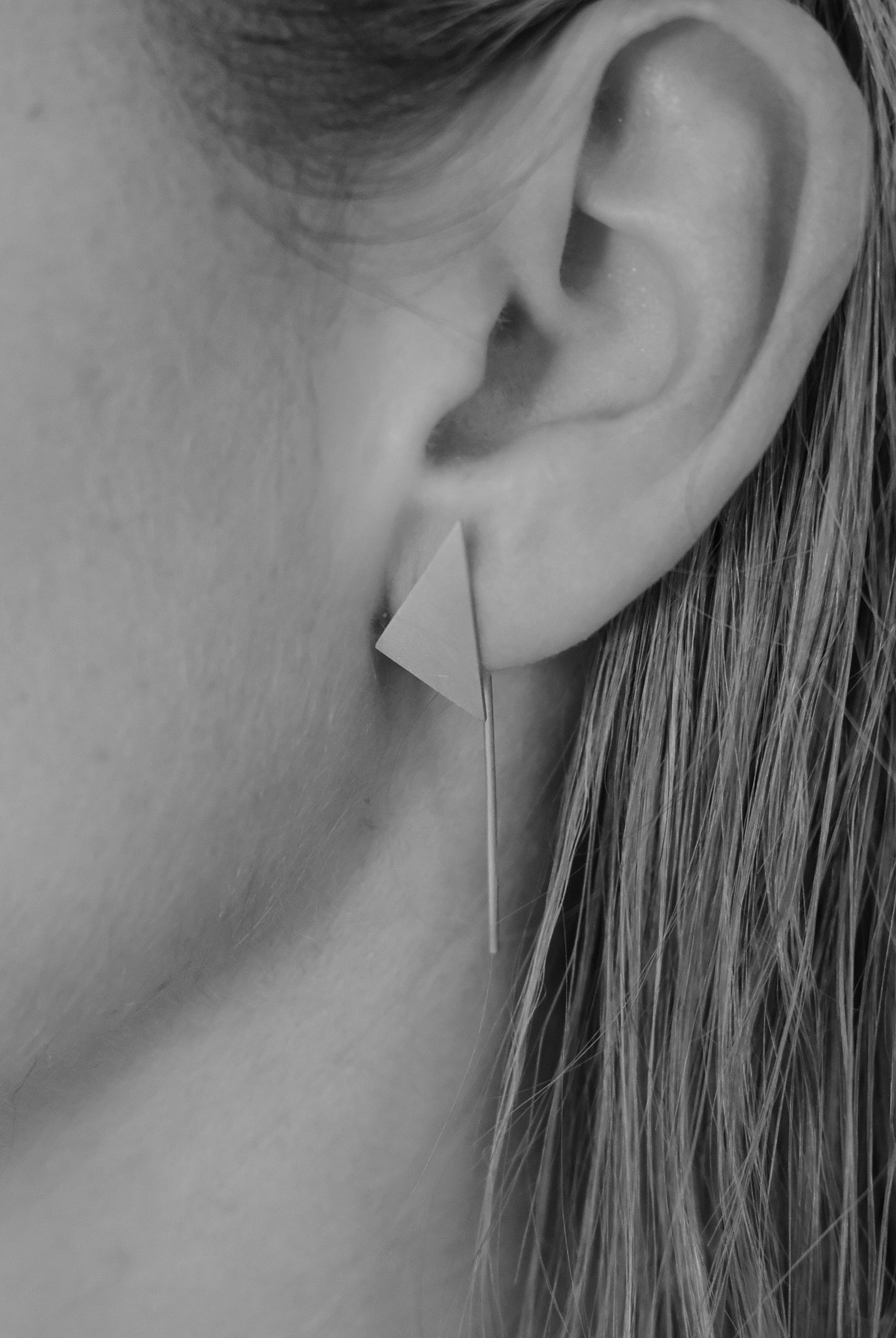 geometricke nausnice trojuhelnik střibrné minimalstické francie