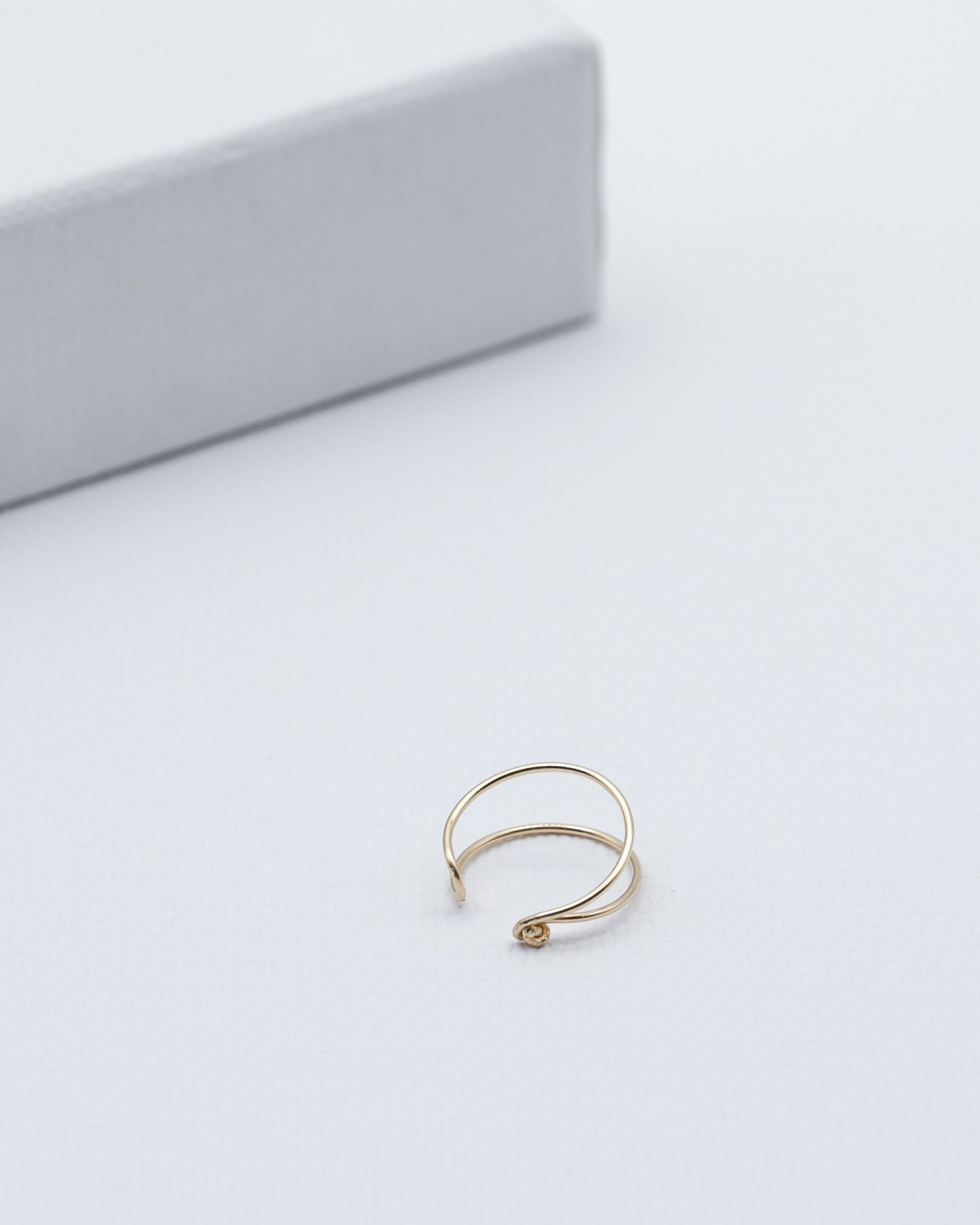 originální šperk earcuff zlatý