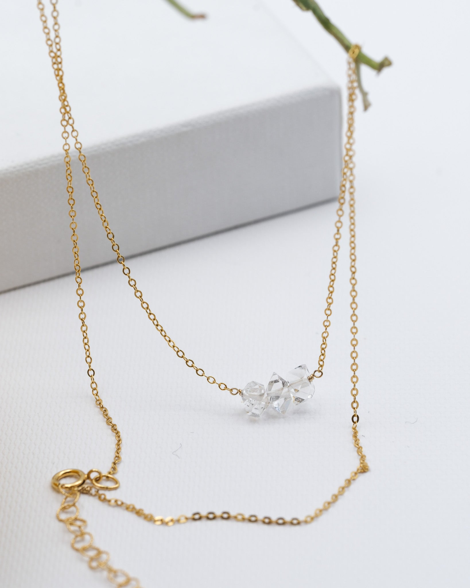 zlatý náhrdelník s diamantem