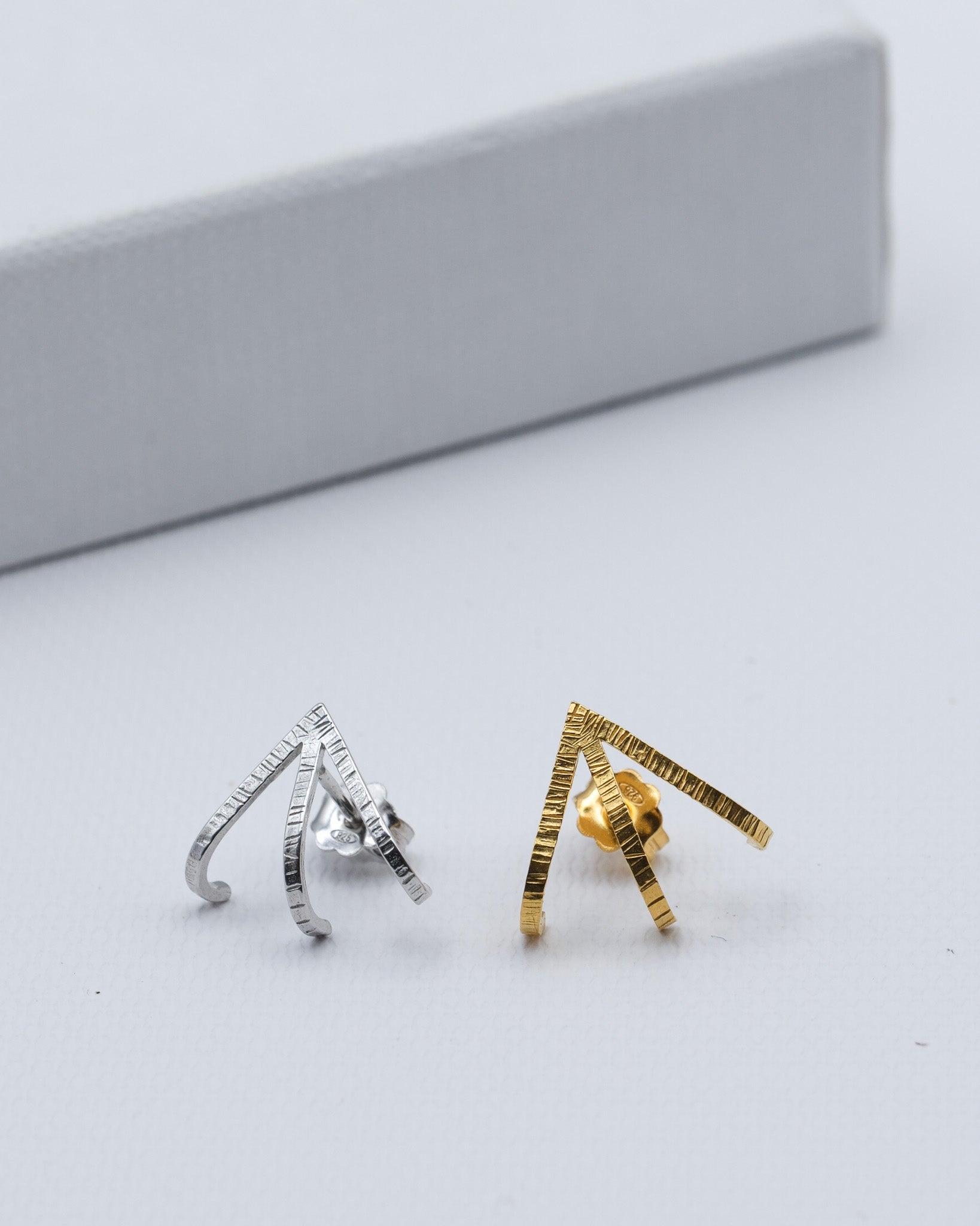 zlate nausnice pecky