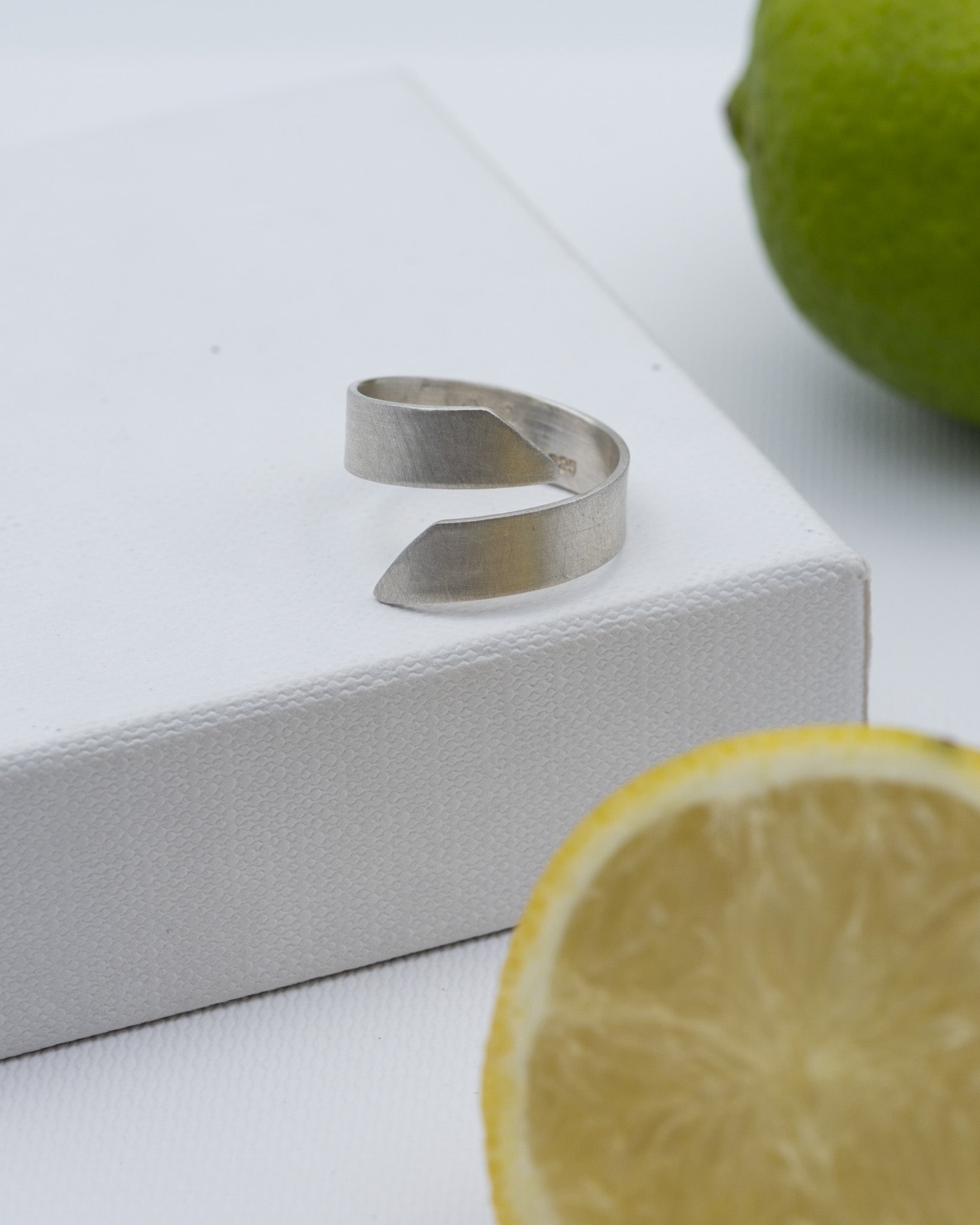 stribrny prsten nastavitelny