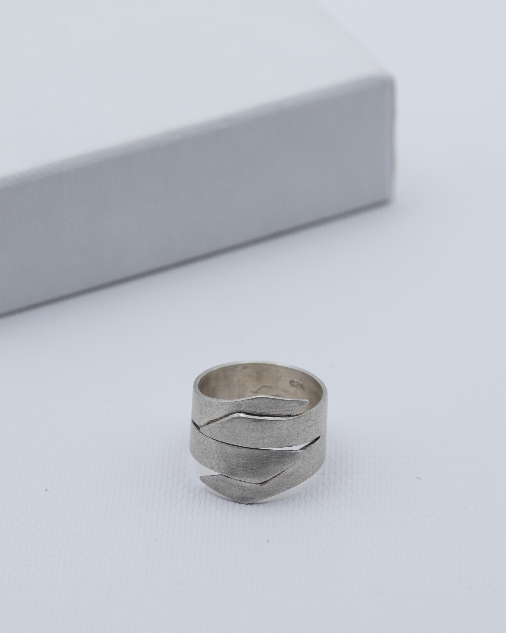 prsten od navrhare rucne vyrobeny