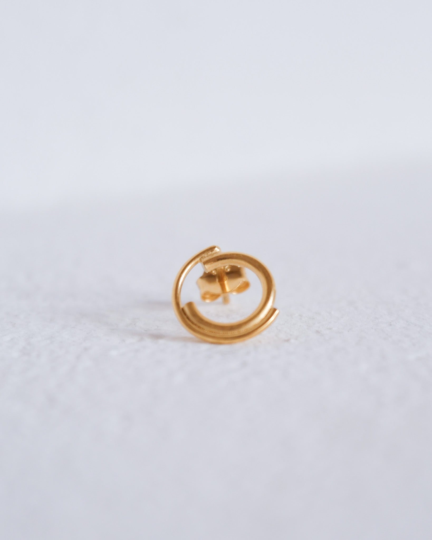 orginalni pozlacene nausnice designer