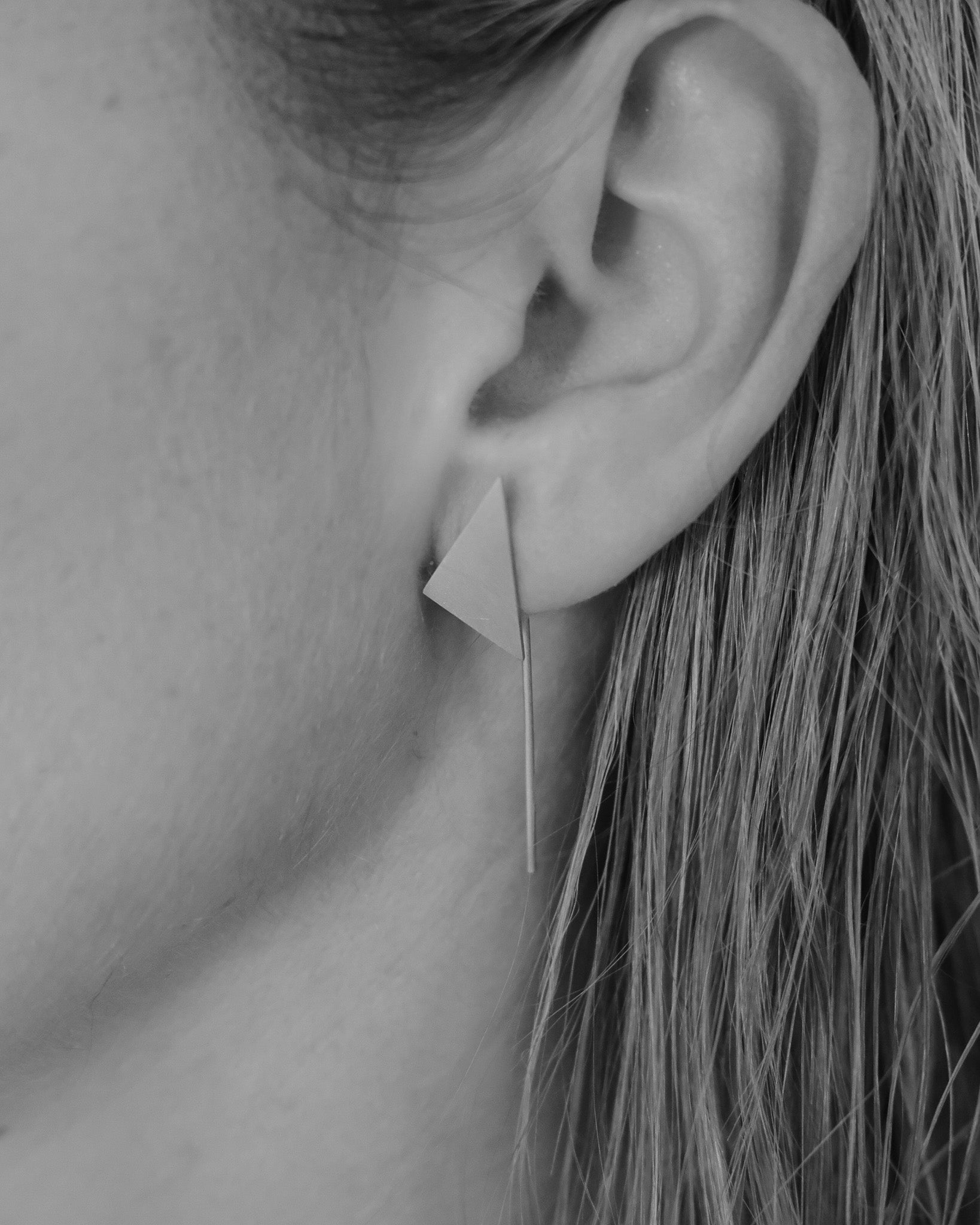 geometricke nausnice trojuhelnik střibrné minimalstické francie