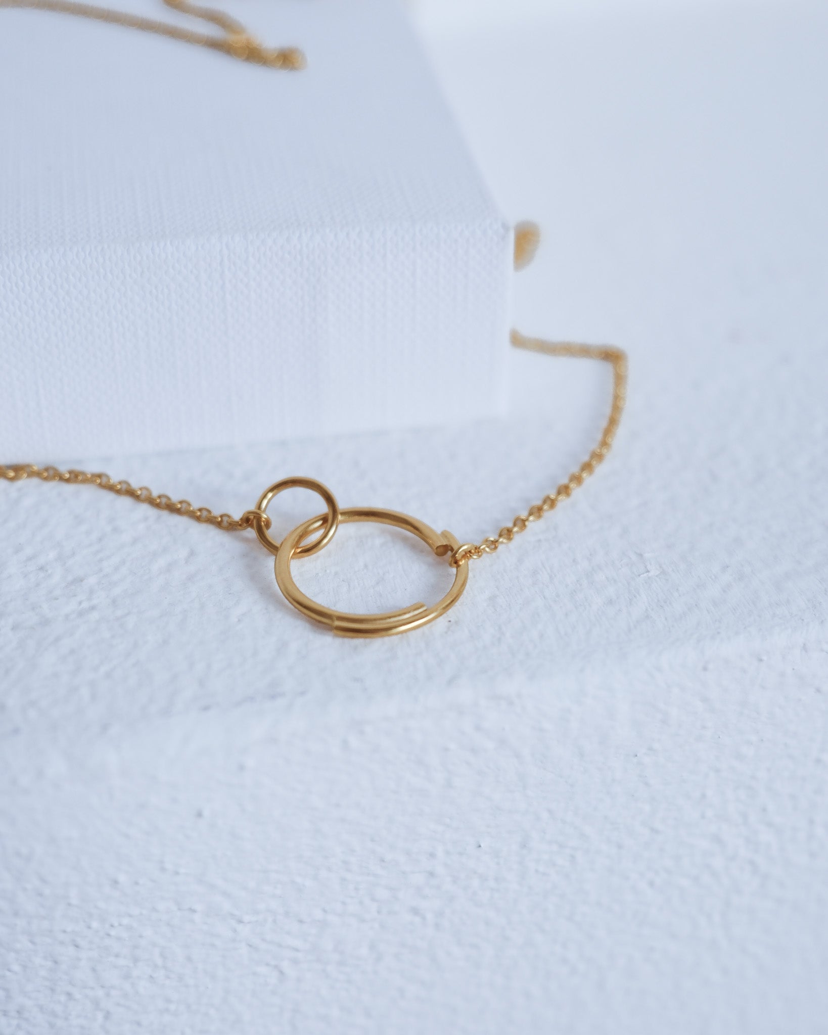 kruh nahrdelnik pozlaceny francie sperkar